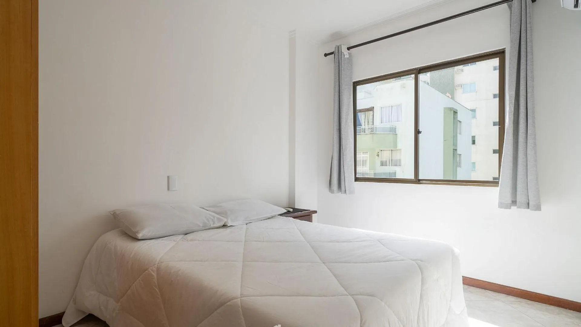 Apto Em Otima Localizacao Em Meia Praia Eio6031 Itapema Appartement